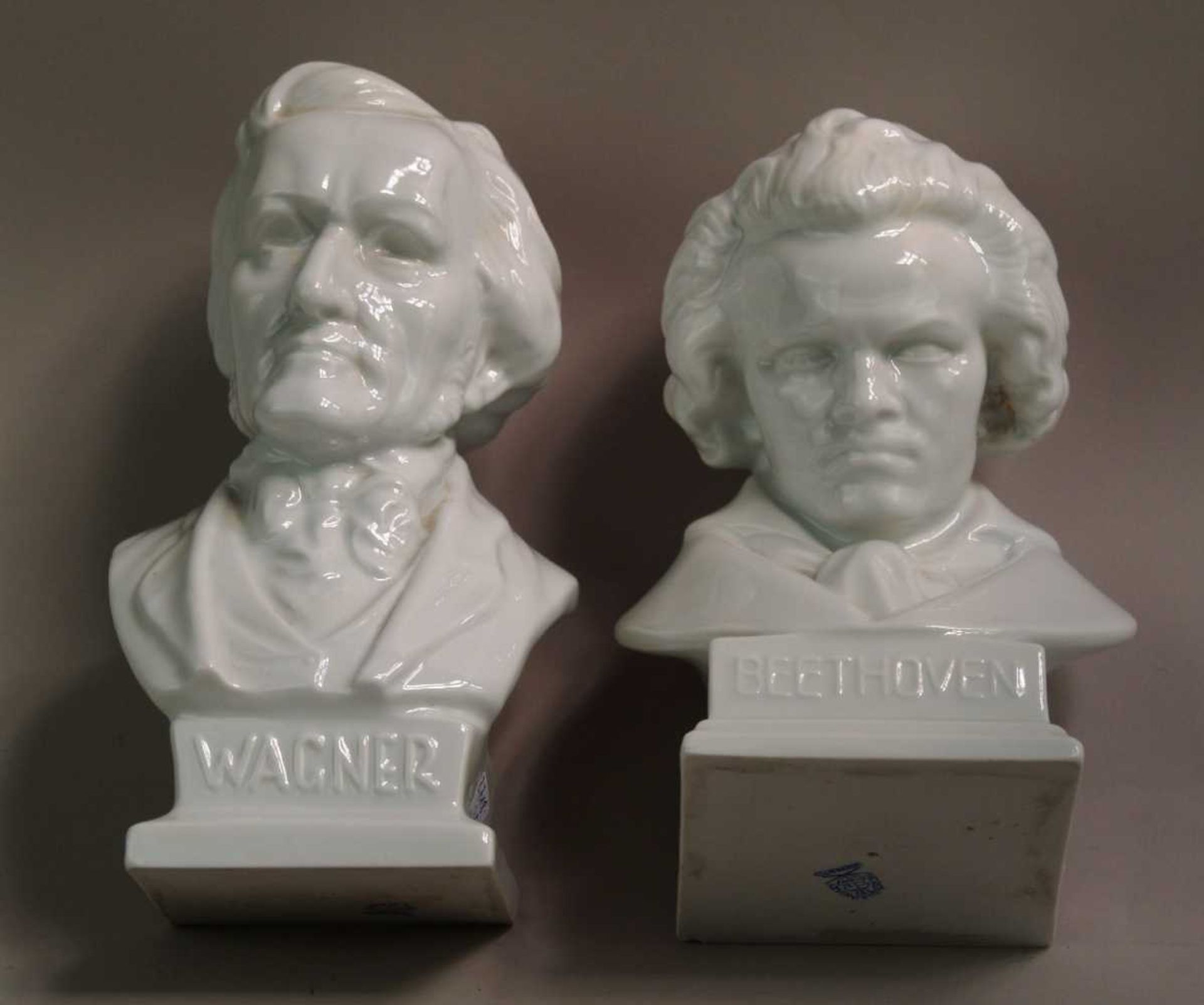 2 Porzellanbüsten - Herend,20 Jhdt. Weißporzellan, Büsten der Komponisten "Beethoven", "Wagner", - Bild 3 aus 4