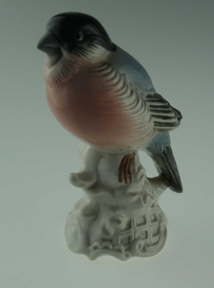 Porzellanfigur "Gimpel" - Dresden,farbig staffiert,Höhe ca.14 cm Porcelain figurine '' - Image 2 of 3