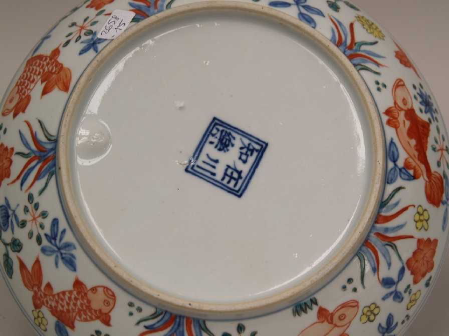 Teller - China,gemuldete Form auf Standring,Bemalung in Unterglasurblau und polychromen - Image 2 of 2