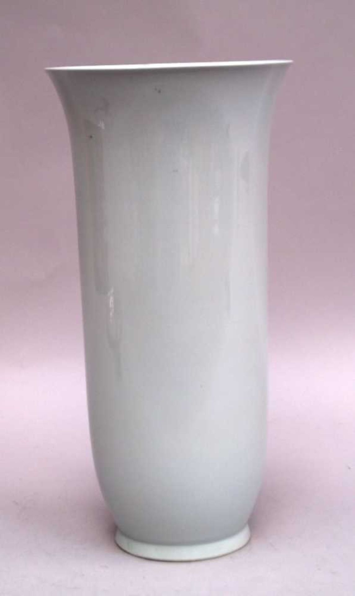 Vase - KPM blaue Zeptermarke, 20 Jhdt, grau-grüne Glasur, Trompetenform, H. ca. 34cm Vase - KPM blue
