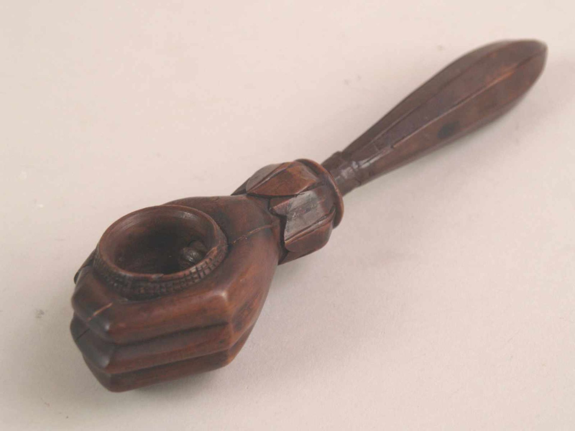 Konvolut - Nussknacker in Form einer Hand, Holz, geschnitzt, restauriert L.ca.19cm, Tortenheber L. - Bild 2 aus 4