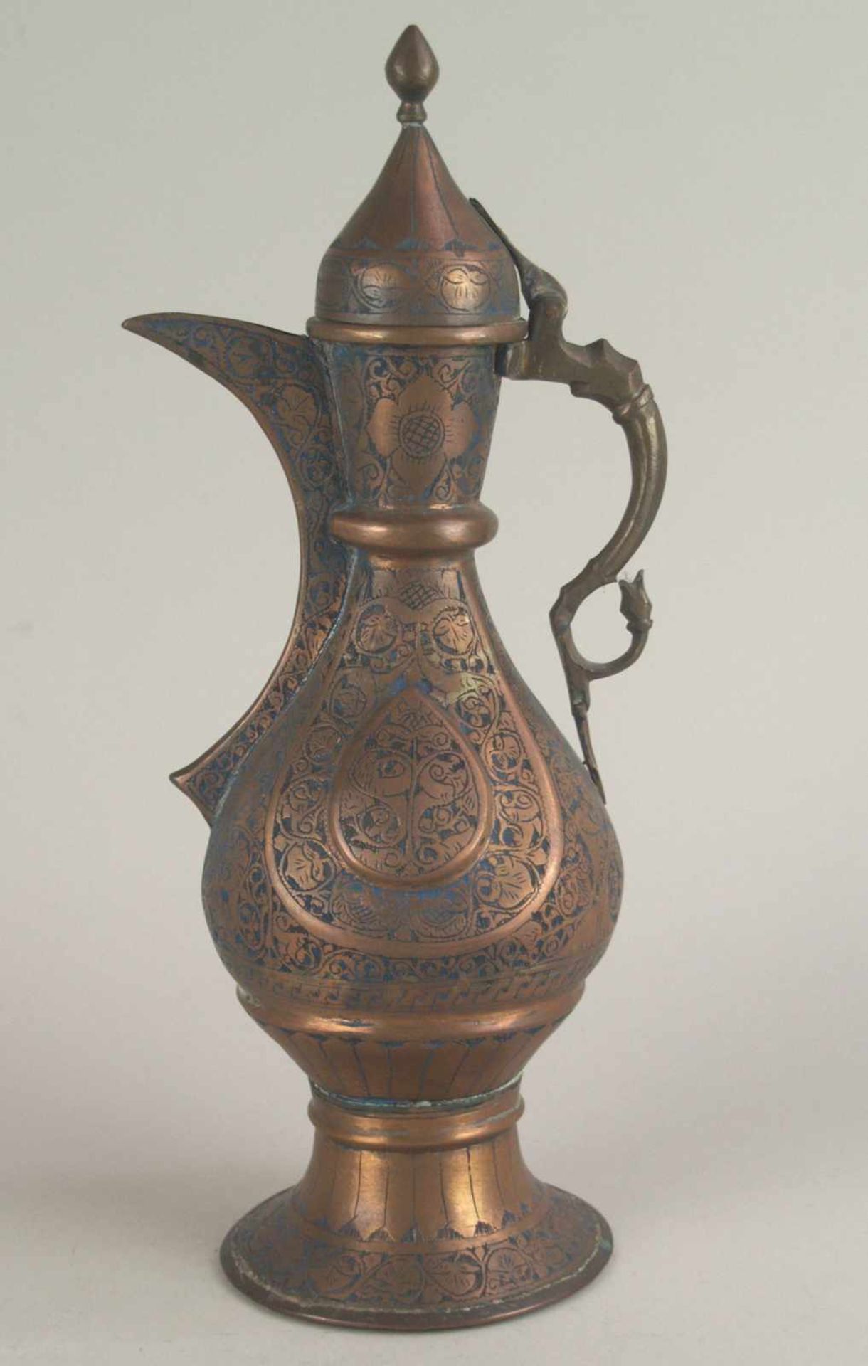 Kanne - Kupfer, Orient, mit floralen Ornamenten verziert, Deckel nicht abnehmbar, H.ca.37cm,