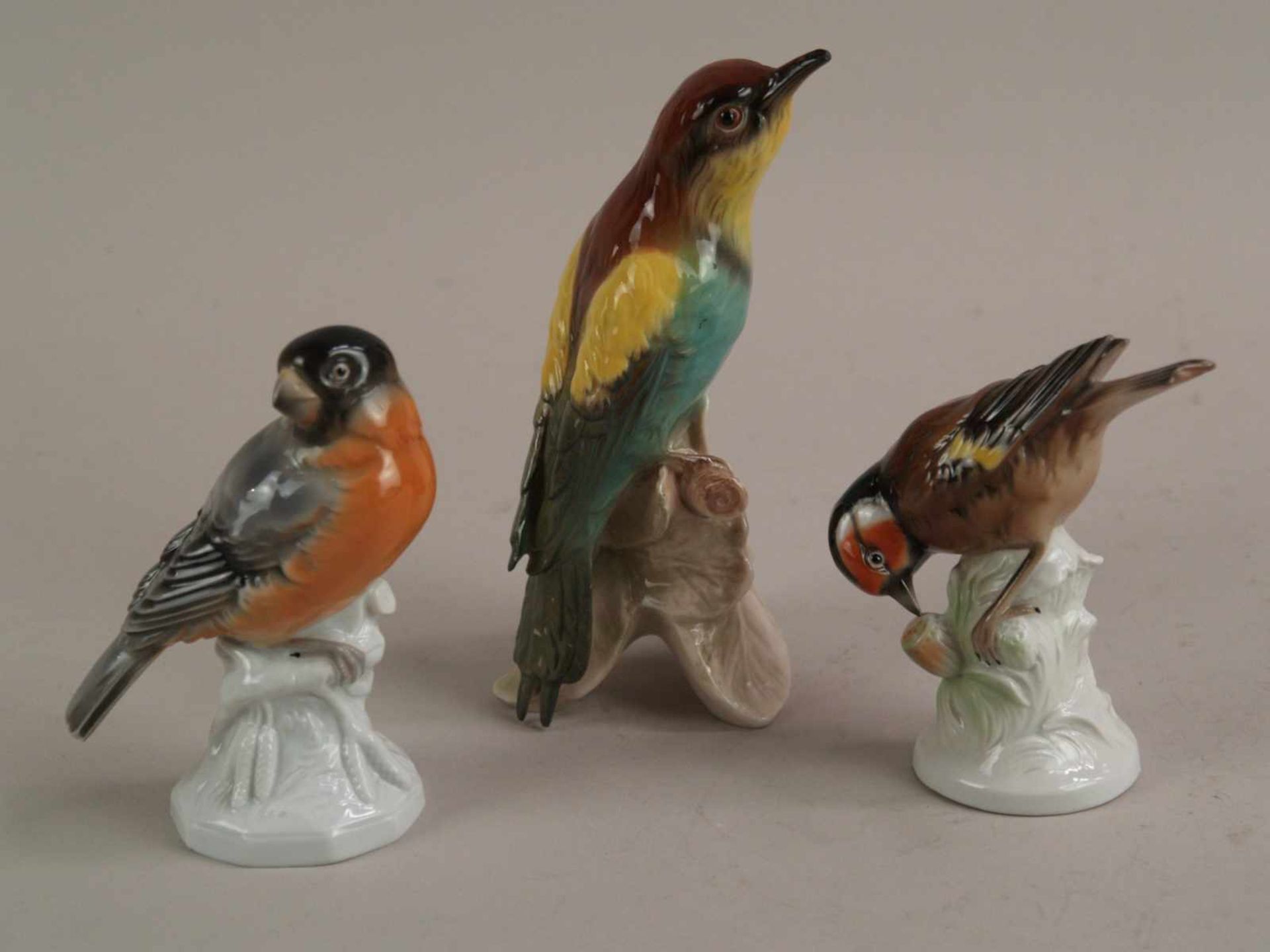 Konvolut Vogelfiguren - 3-tlg.,1x Goebel "Bienenfresser", am Schnabel restauriert H.ca.17cm; 1x