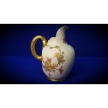 EDWARDIAN ROYAL WORCESTER HAND PAINTED JUG DECORATED WITH FLORAL DESIGN