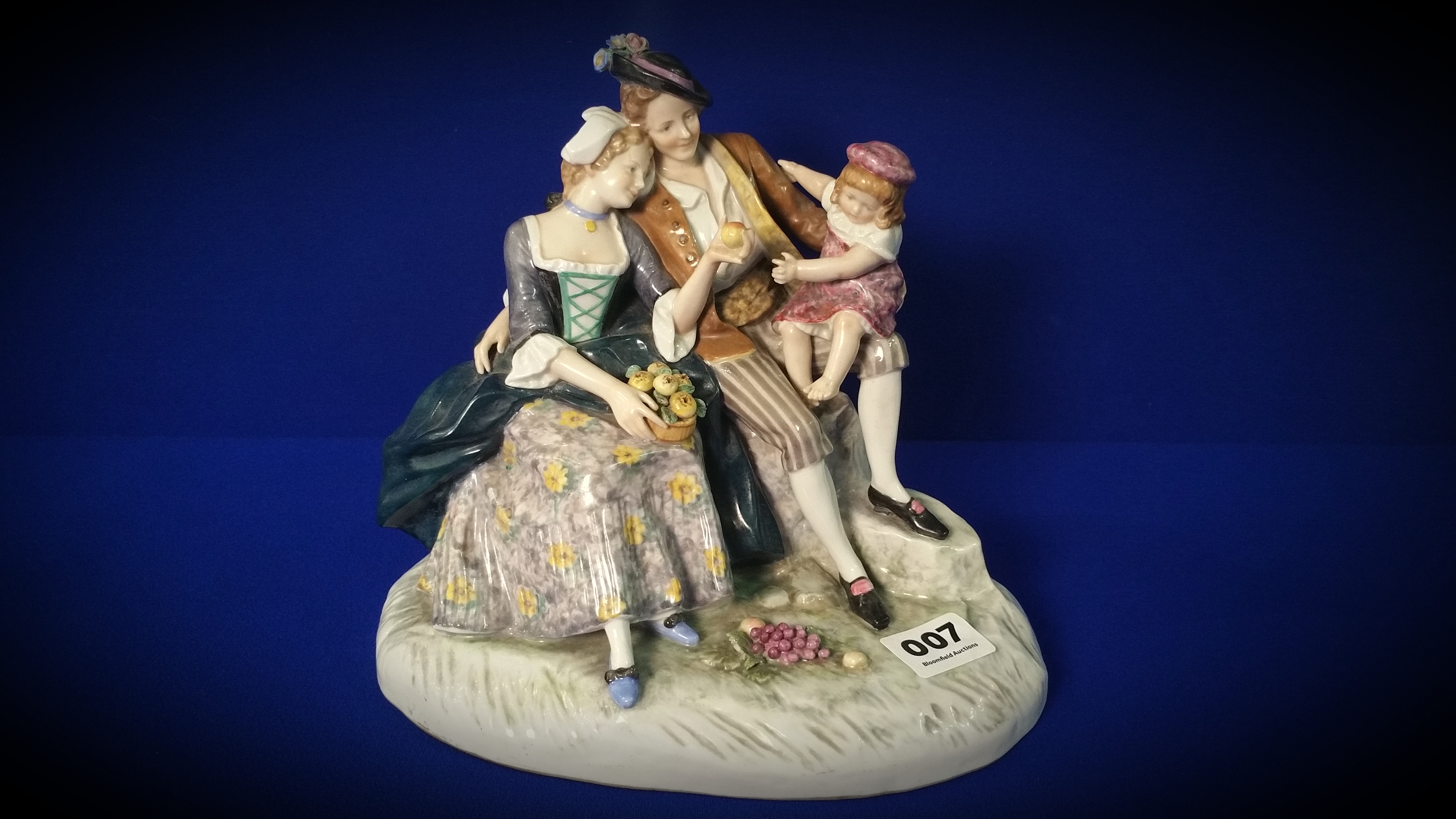 19TH CENTURY LUDWIGSBURG FIGURINE