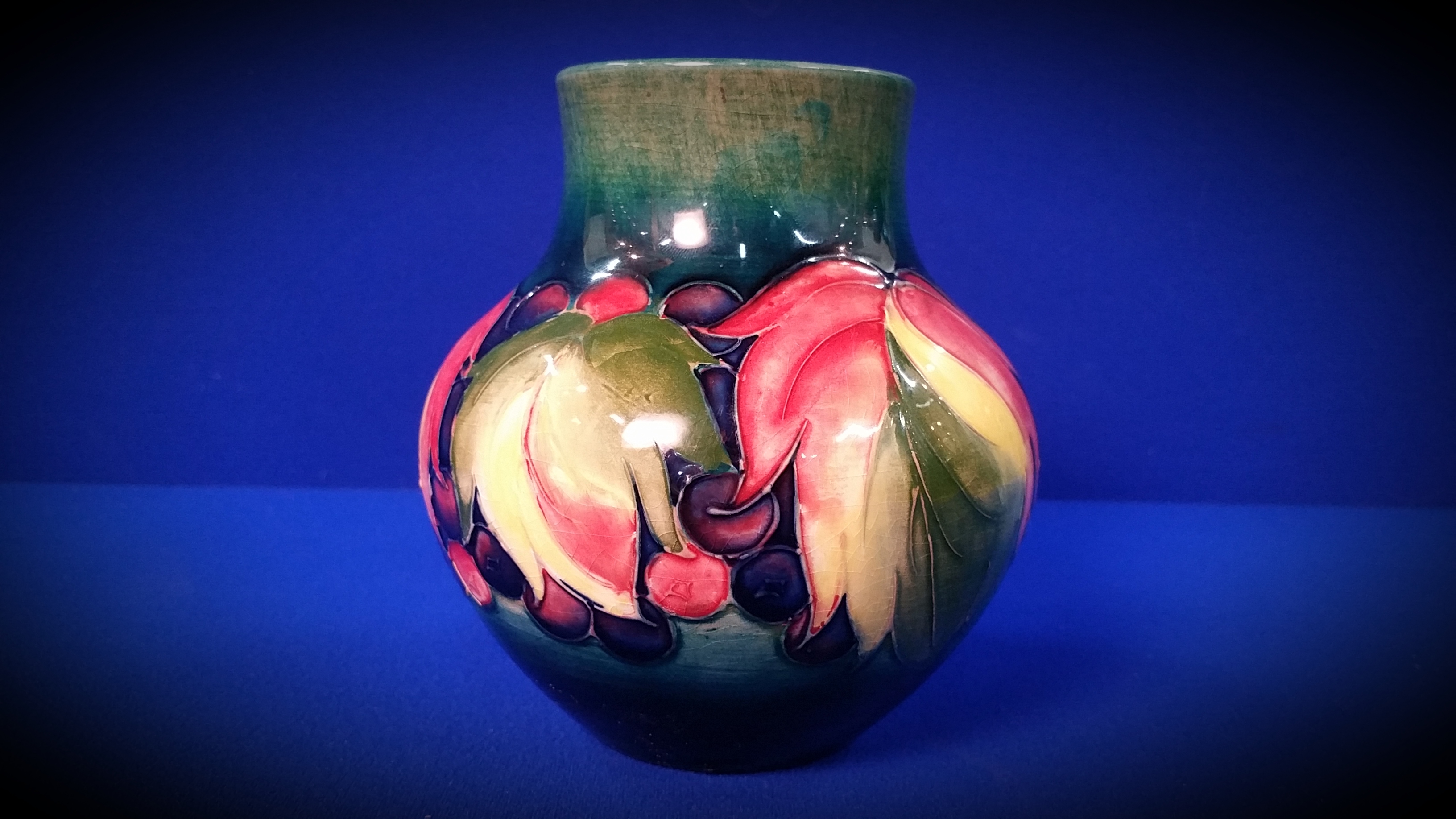 MOORCROFT VASE 'LEAVES & BERRIES' PATTERN