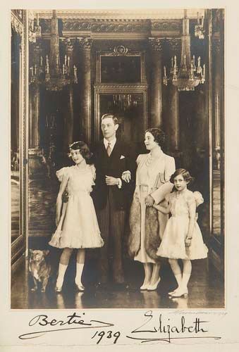 ELIZABETH, THE QUEEN MOTHER - MARCUS ADAMS - Photograph of George VI, Queen Elizabeth and Princesses