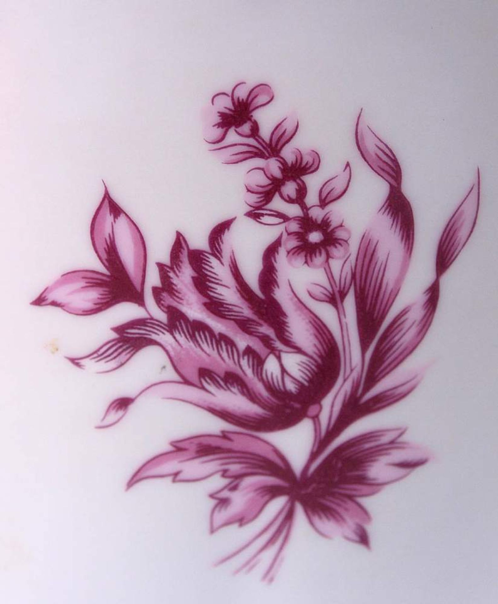 Zwei Übertöpfe, HollohazaBarockisierende Form, manganfarbener bzw. polychromer Blütendekor, - Bild 5 aus 7