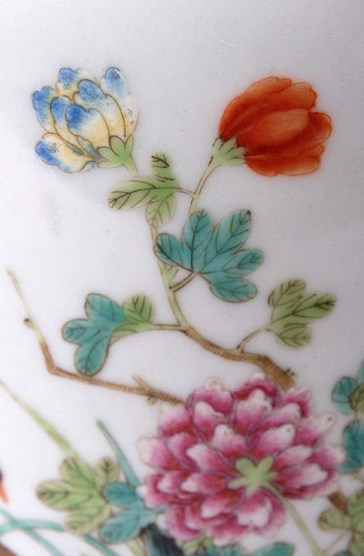 Famille-rose-Vase, China, republikanischAuf rundem Standring zylindrischer, leicht bauchiger - Bild 3 aus 4