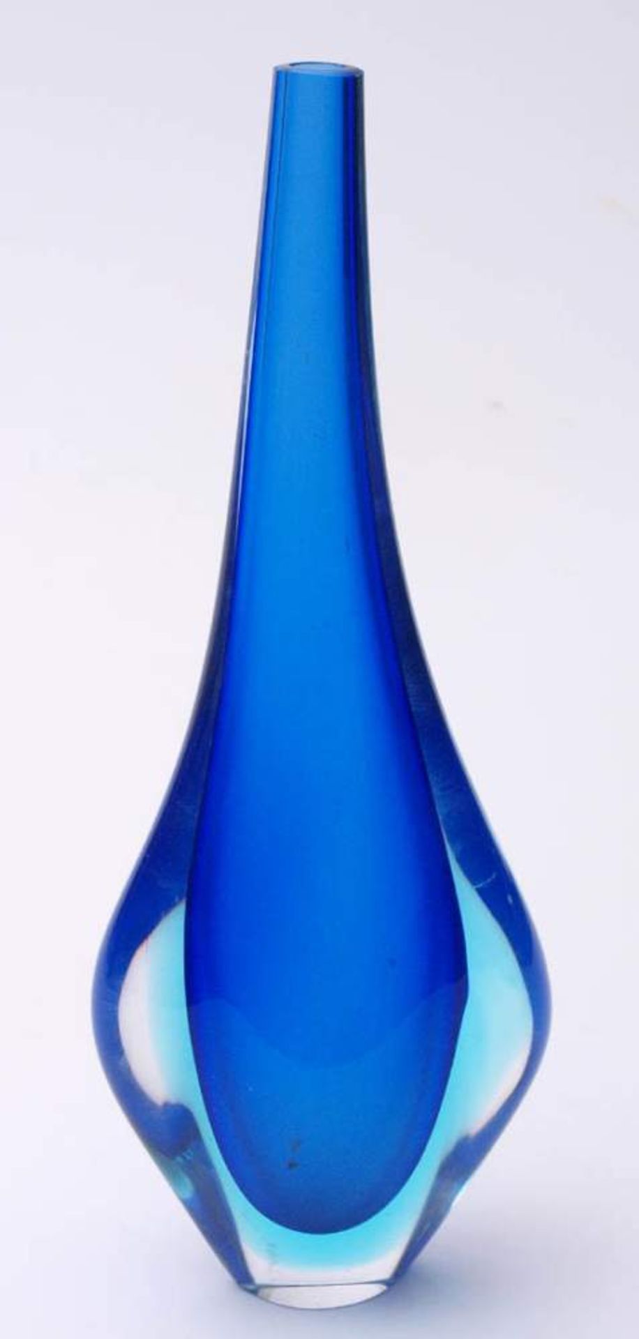Vase, Murano, 50er/70er JahreAuf ovalem Standfuß gedrückt ovaler Korpus mit schlankem Röhrenhals.