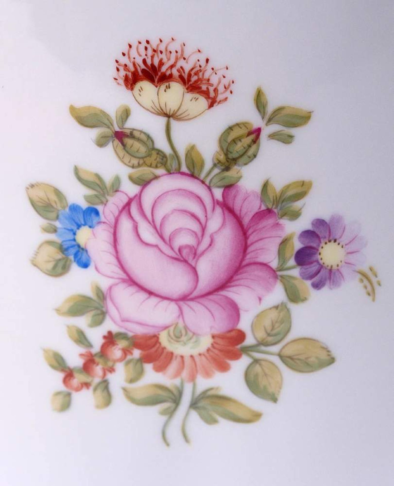 Zwei Übertöpfe, HollohazaBarockisierende Form, manganfarbener bzw. polychromer Blütendekor, - Bild 3 aus 7