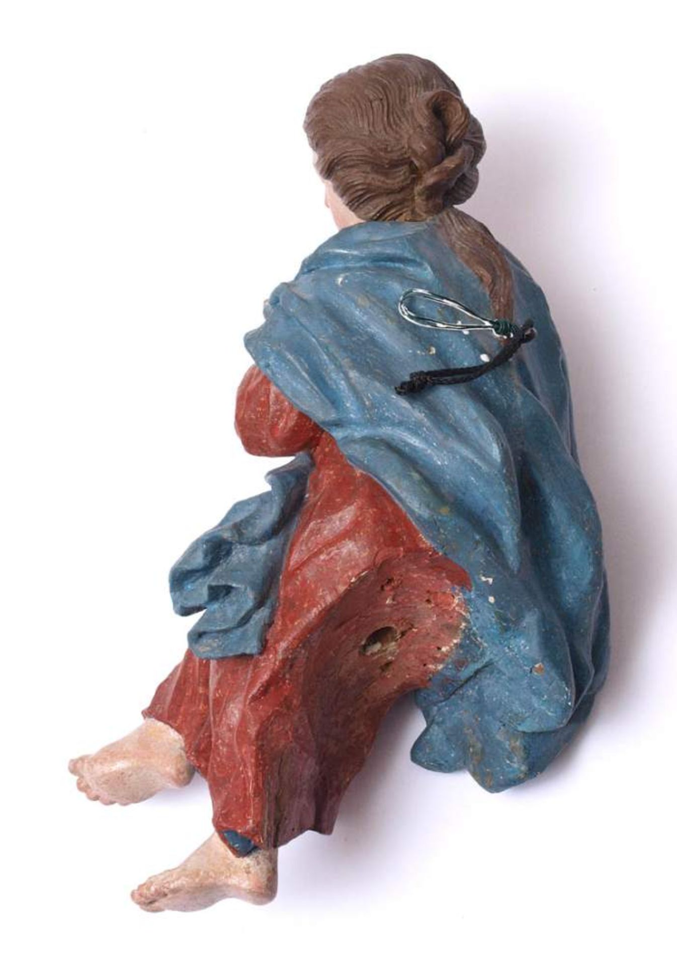 Figurine, süddeutsch, 18.Jhdt.Sitzende Gestalt einer jungen Frau mit übereinander geschlagenen - Bild 10 aus 11