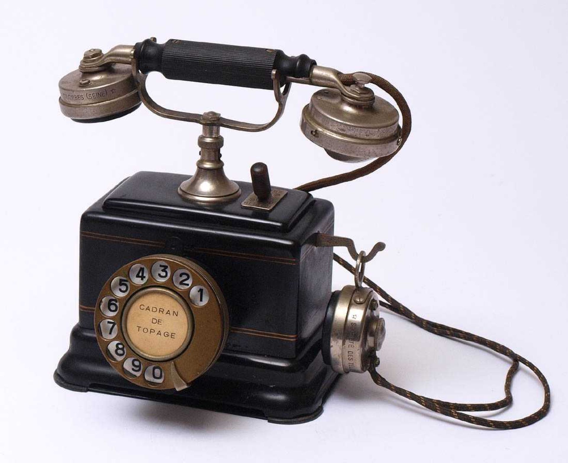 Telefon, Frankreich, 30er JahreBakelitgehäuse mit Zweithörer. H.23,5cm.