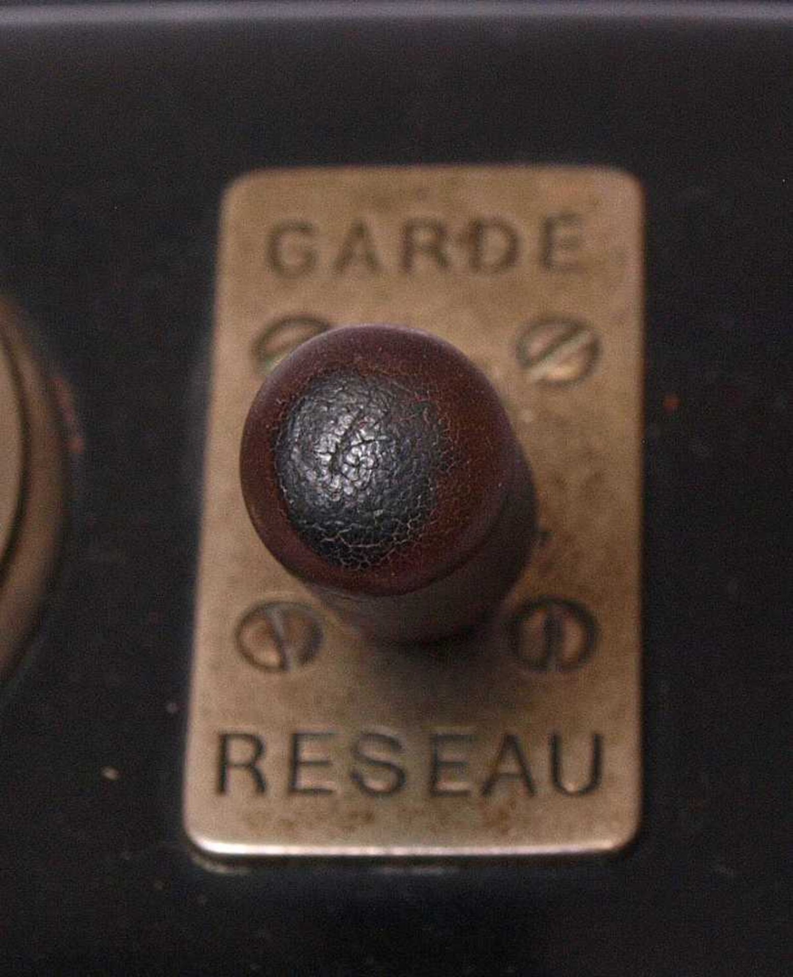 Telefon, Frankreich, 30er JahreBakelitgehäuse mit Zweithörer. H.23,5cm. - Bild 3 aus 4