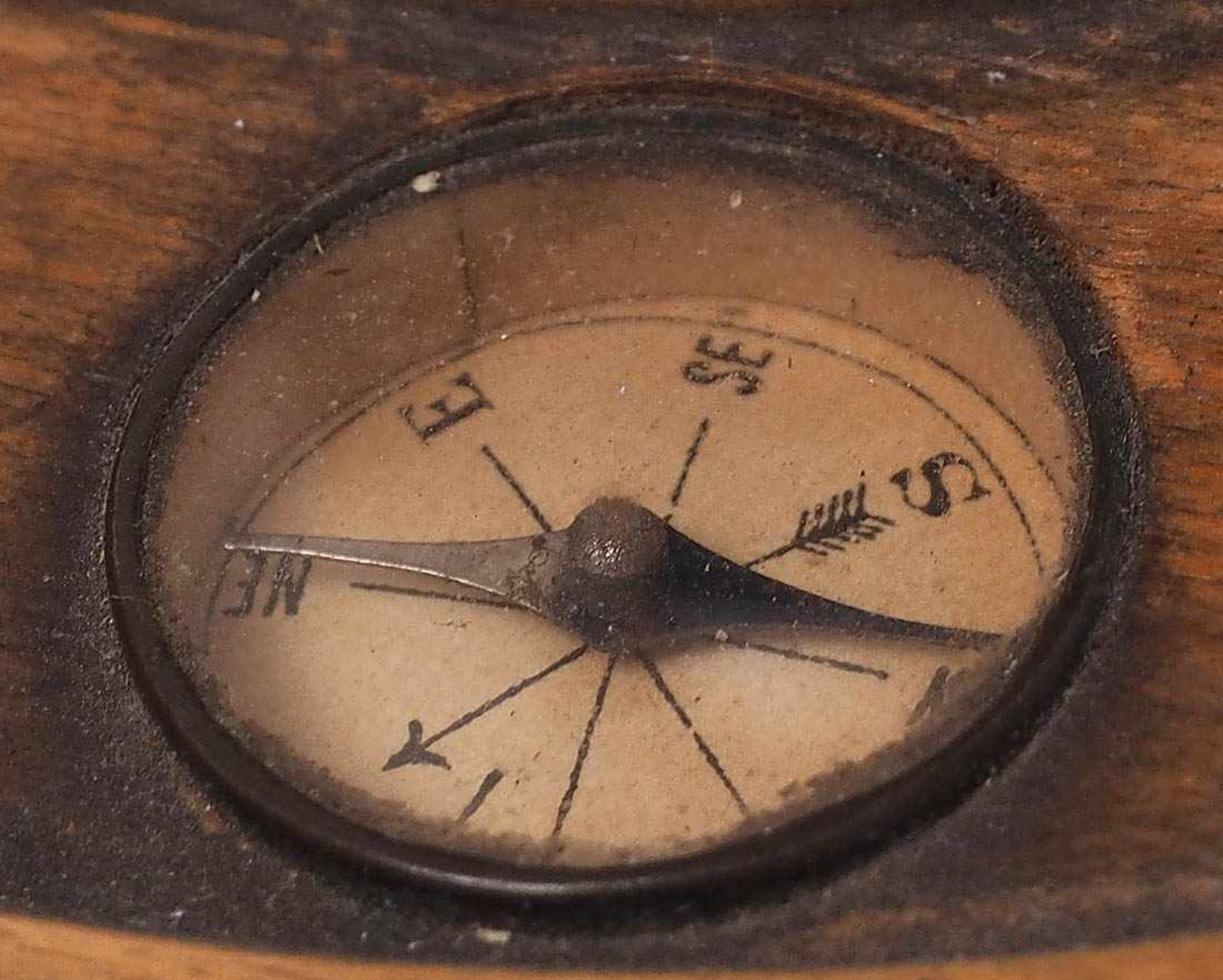 Globus, L.J. Heymann, Berlin 1889-91 Auf rundem, gedrechseltem Sockel mit eingelassenem Kompass - Bild 2 aus 5
