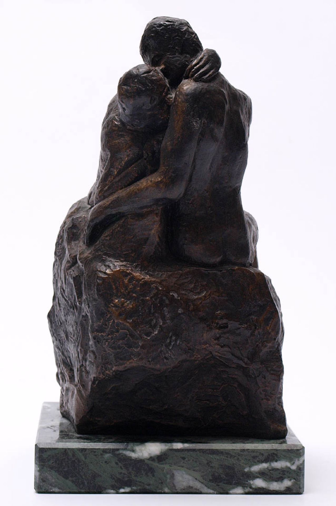 Rodin, Auguste René Francois, 1840 Paris - 1917 Meudon "Der Kuss". Museumsnachguss, auf grüne - Bild 2 aus 3