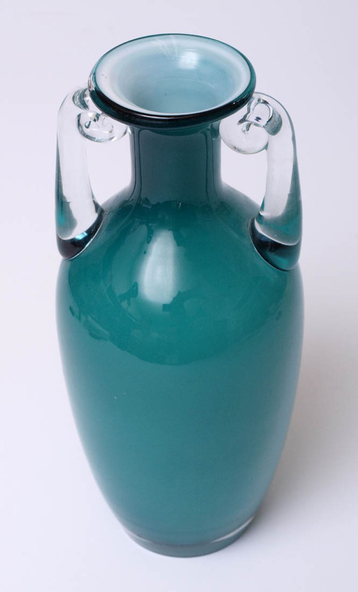 Vase, wohl Venini, Murano Amphorenförmiger Korpus mit zwei gedrehten Handhaben. Farbloses Glas mit