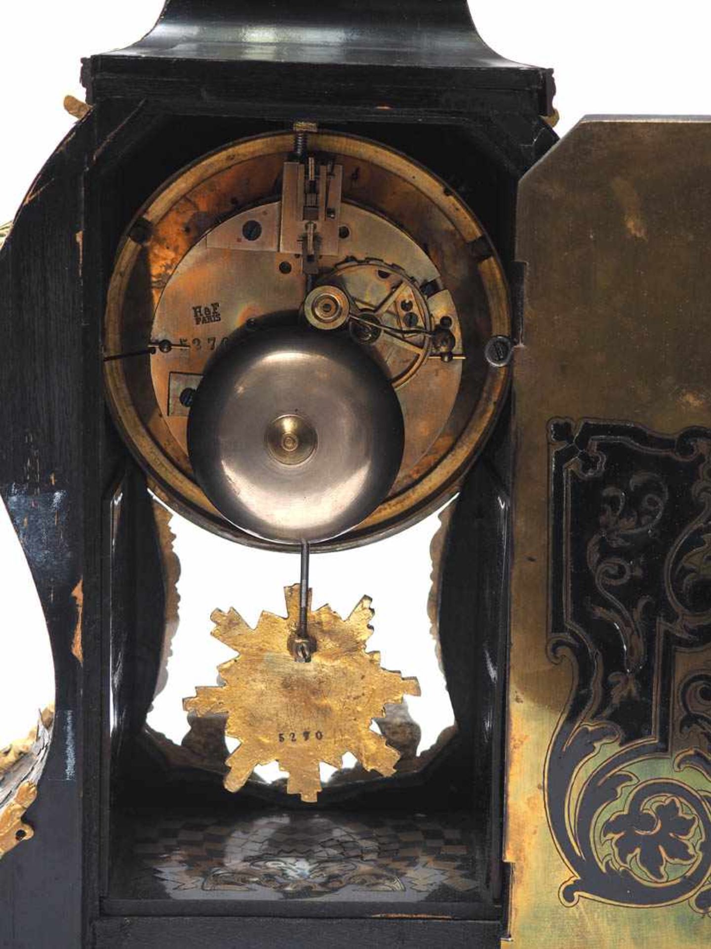 Boulle-Uhr, 19.Jhdt. Reich dekoriertes Gehäuse mit Bronzebesätzen und verglastem Pendelfach. - Bild 8 aus 10