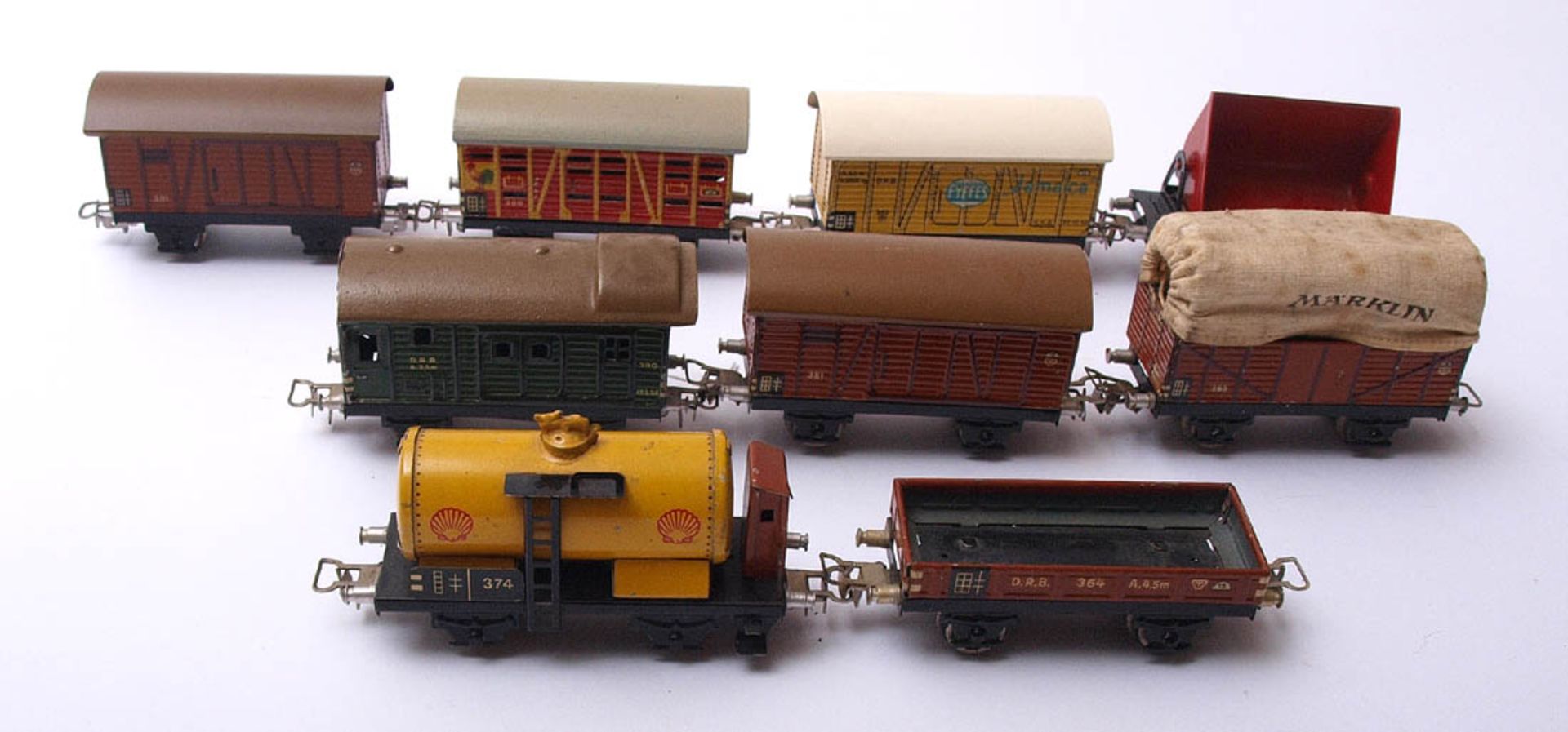 Neun diverse Güterwagen, Märklin, Spur H0 Blech, farbig lackiert.