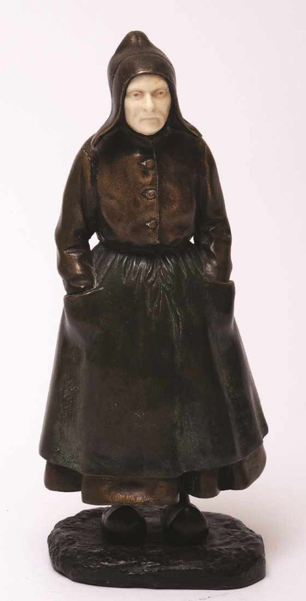 D'Aire, Paul, aktiv 1850 - 1910 Auf naturalistischem Sockel Gestalt einer Bäuerin mit Holzschuhen