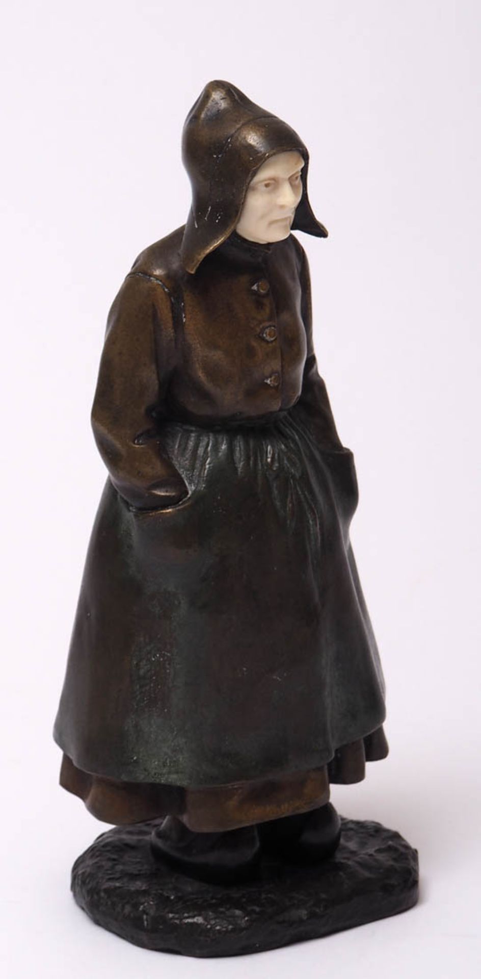 D'Aire, Paul, aktiv 1850 - 1910 Auf naturalistischem Sockel Gestalt einer Bäuerin mit Holzschuhen - Bild 2 aus 6