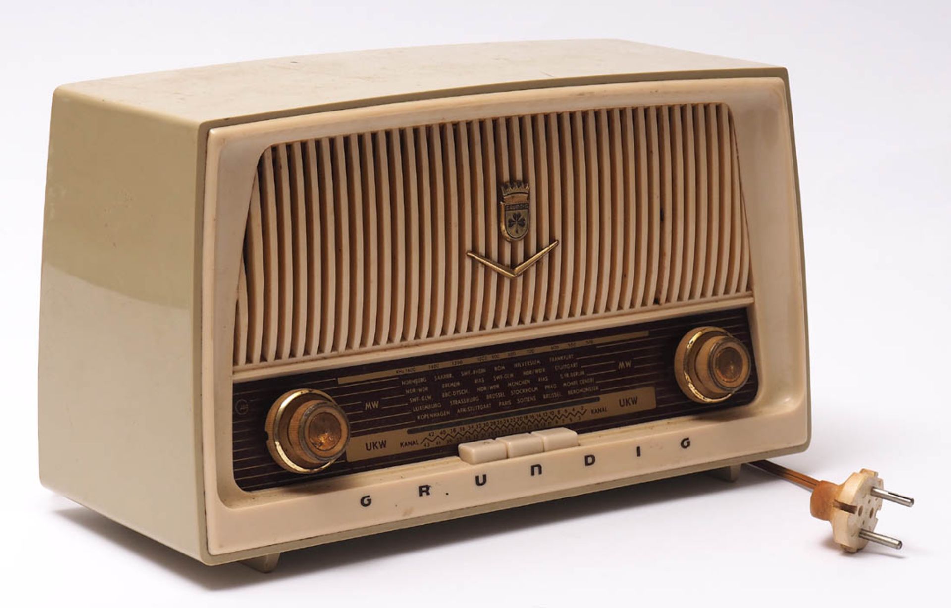 Radio, Grundig Typ 87d. Kunststoffgehäuse. H.20cm. Funktion nicht geprüft.