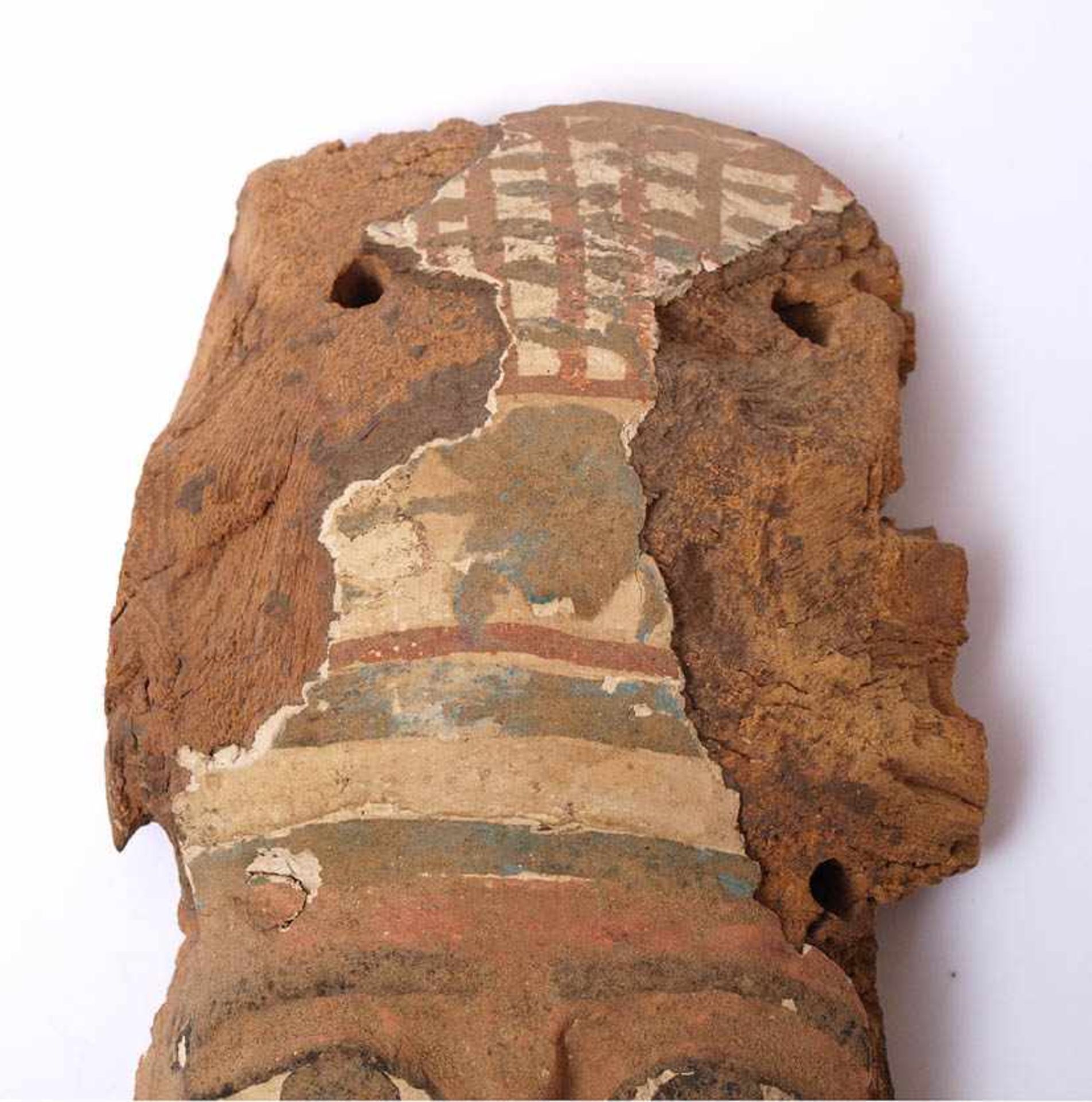 Sarkophagmaske, Ägypten, saitisch, 26. Dynastie, 664-525 v.Chr. Holz mit Stucküberzug und Resten der - Bild 2 aus 11