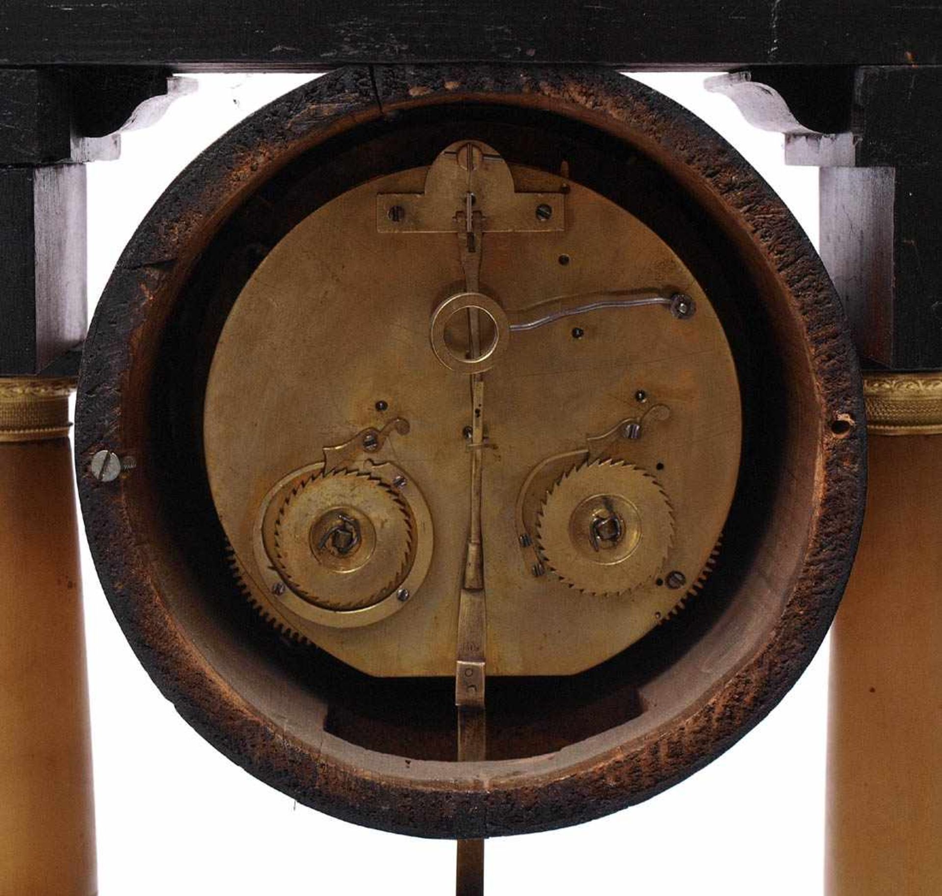 Portaluhr, süddeutsch, 1. Hälfte 19.Jhdt. Auf vier gedrückten Kugelfüßen architektonisch - Bild 6 aus 6