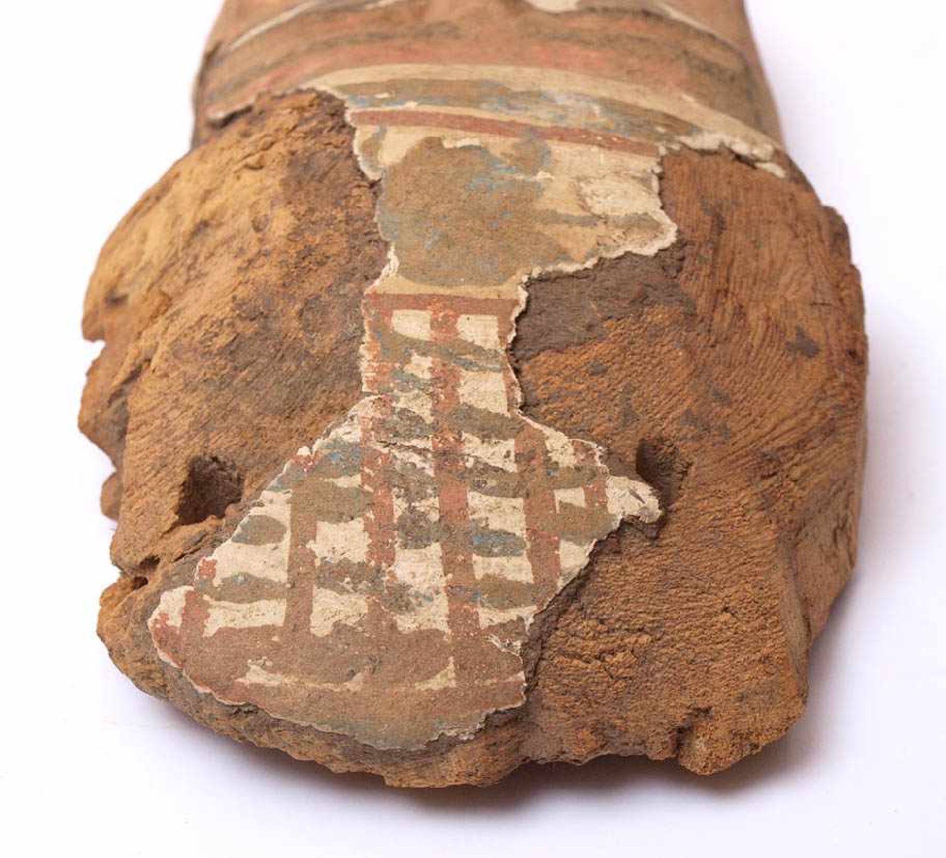 Sarkophagmaske, Ägypten, saitisch, 26. Dynastie, 664-525 v.Chr. Holz mit Stucküberzug und Resten der - Bild 8 aus 11