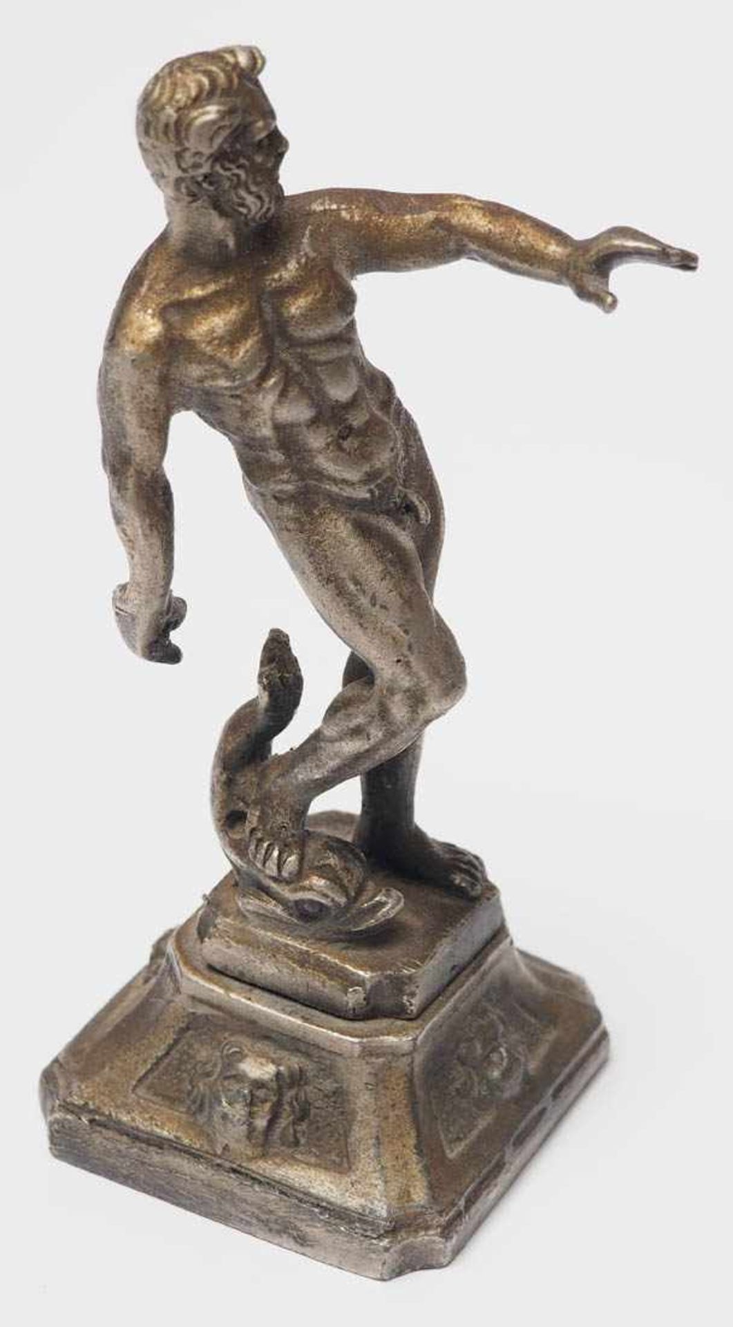 Museumsreplik, um 1900 Stehender Poseidon. Metallguss. H.11,5cm. - Bild 2 aus 2