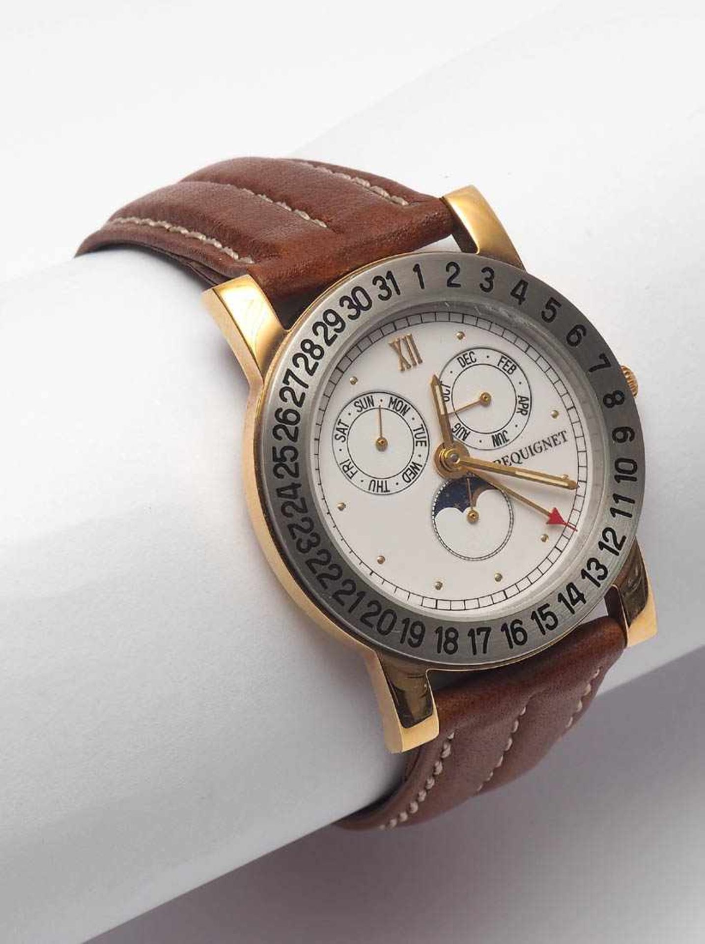 Armbanduhr, Pequignet Unisex. Stahl, teilvergoldet. Weißes Zifferblatt mit römischer Zwölf und
