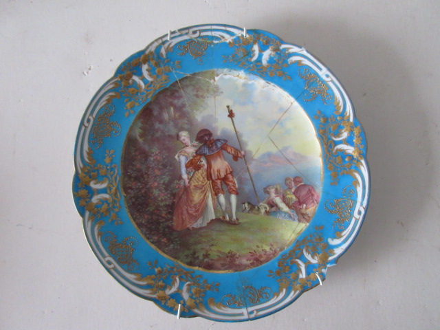 An early C19th Cabinet Plate, hand-painted with a couple in a countryside scene, note A/F with (old) - Image 3 of 12