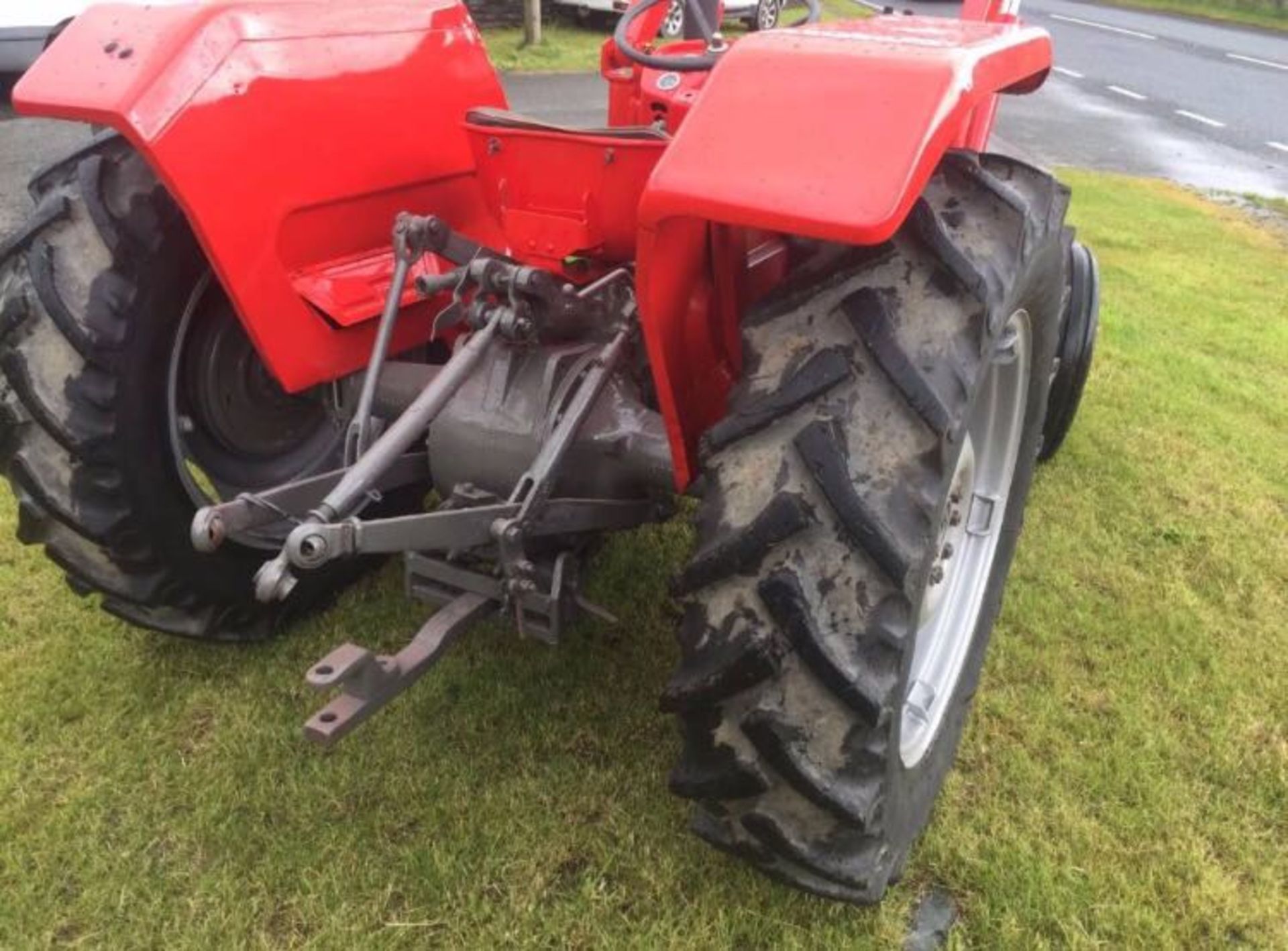 MASSEY FERGUSON 135 TRACTOR, WITH LOADER, VENDOR REPORTS THAT THIS RECENT REFURBISHMENT WON FIRST - Bild 8 aus 8