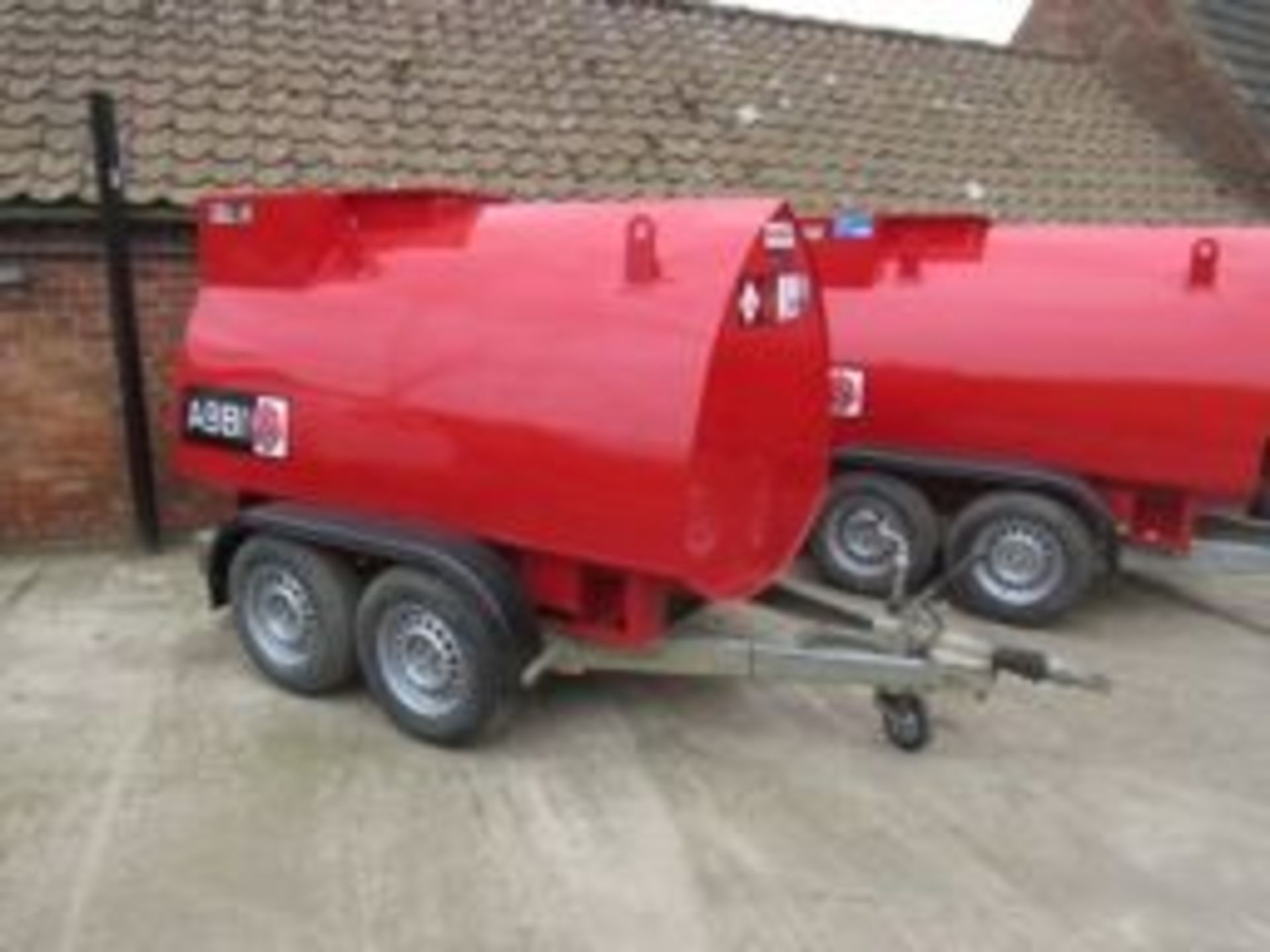 WESTERN ABBI 2000 LITRE ROAD TOW BOWSER, FULLY CLEANED INTERNALLY AND FULLY REFURBISHED. LOCATION: