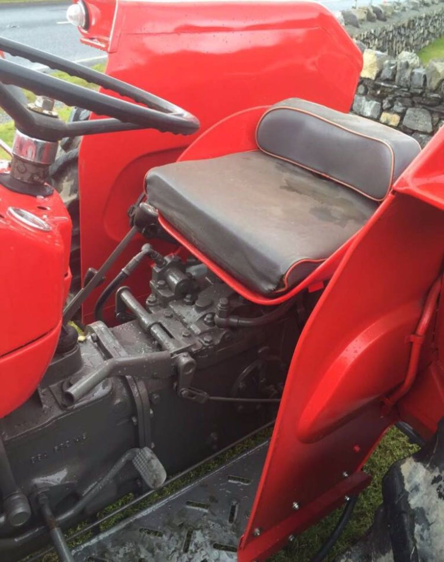 MASSEY FERGUSON 135 TRACTOR, WITH LOADER, VENDOR REPORTS THAT THIS RECENT REFURBISHMENT WON FIRST - Bild 7 aus 8