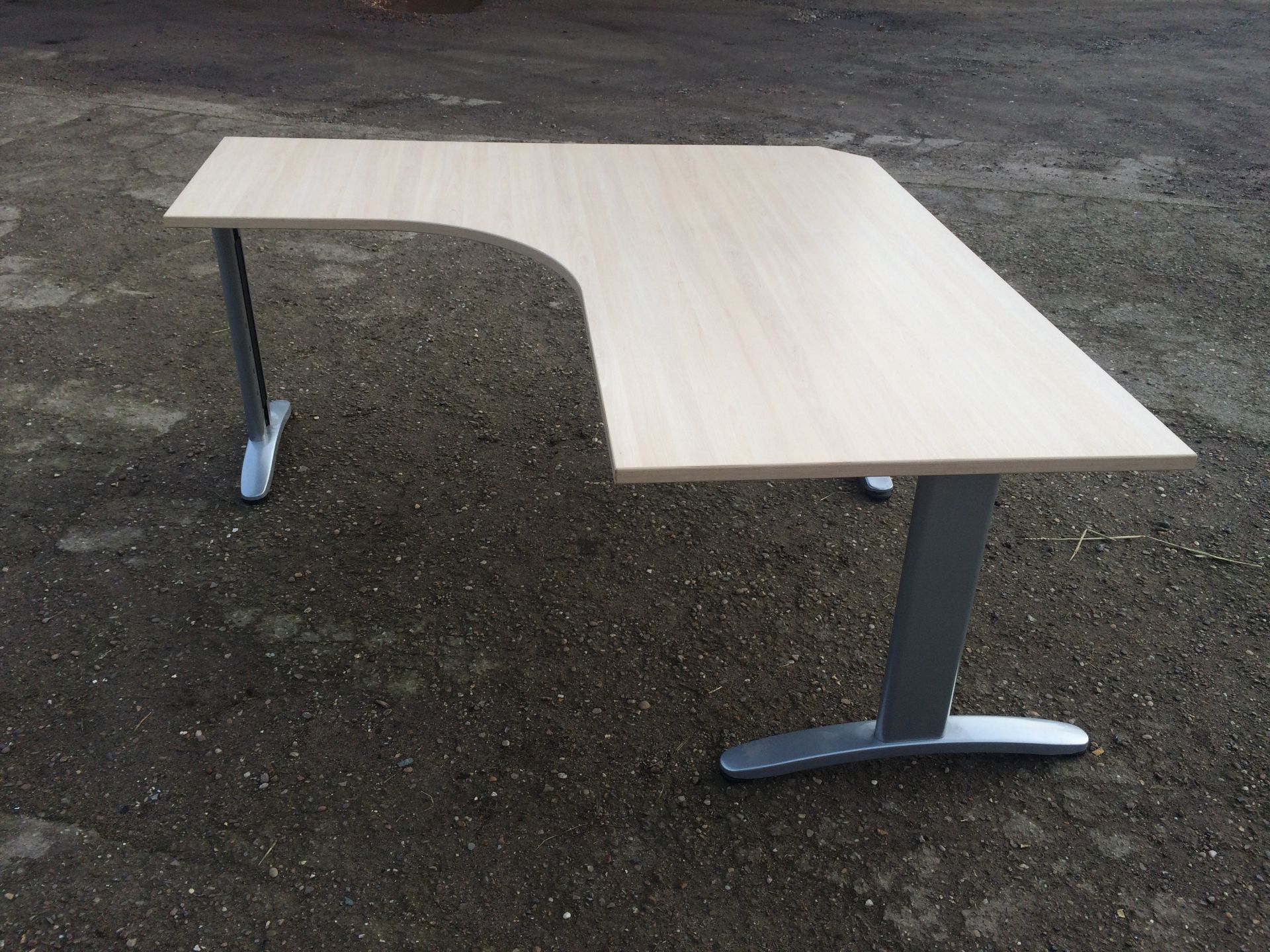 Right Corner Office Desk (Height: 72.5cm / Length: 160cm / Width: 160cm) - Image 3 of 3