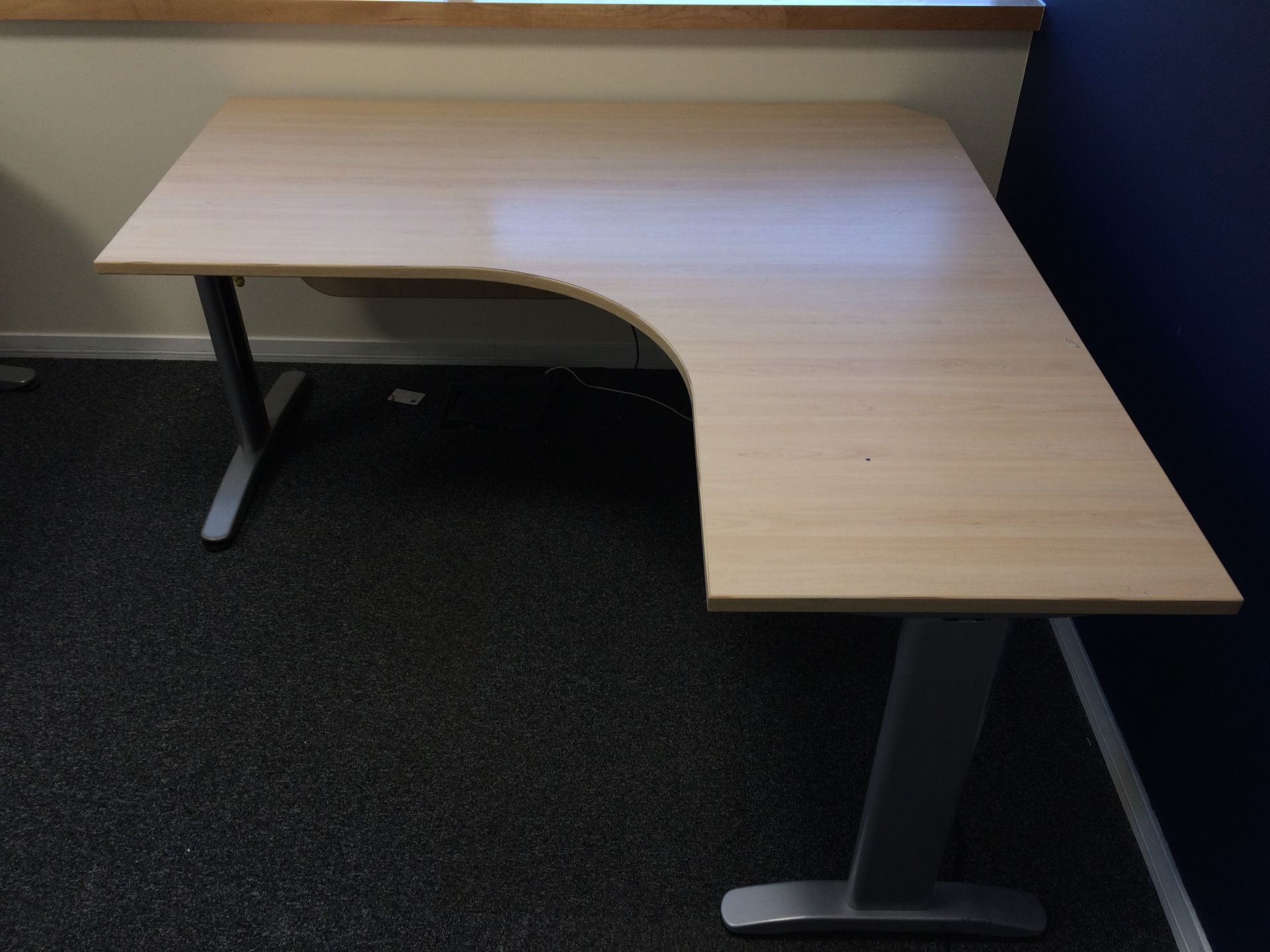 Left Corner Office Desk With Kick-board (Height: 72.5cm / Length: 160cm / Width: 160cm)