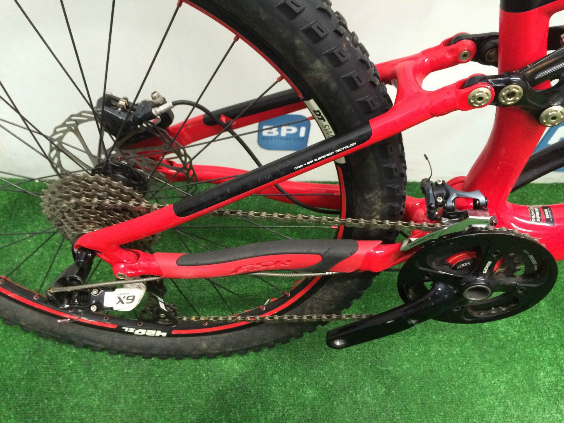 Large Carbon Fibre Specialized Stumpjumper FSR with DT Swiss 420SL Custom Wheelset - Image 9 of 10