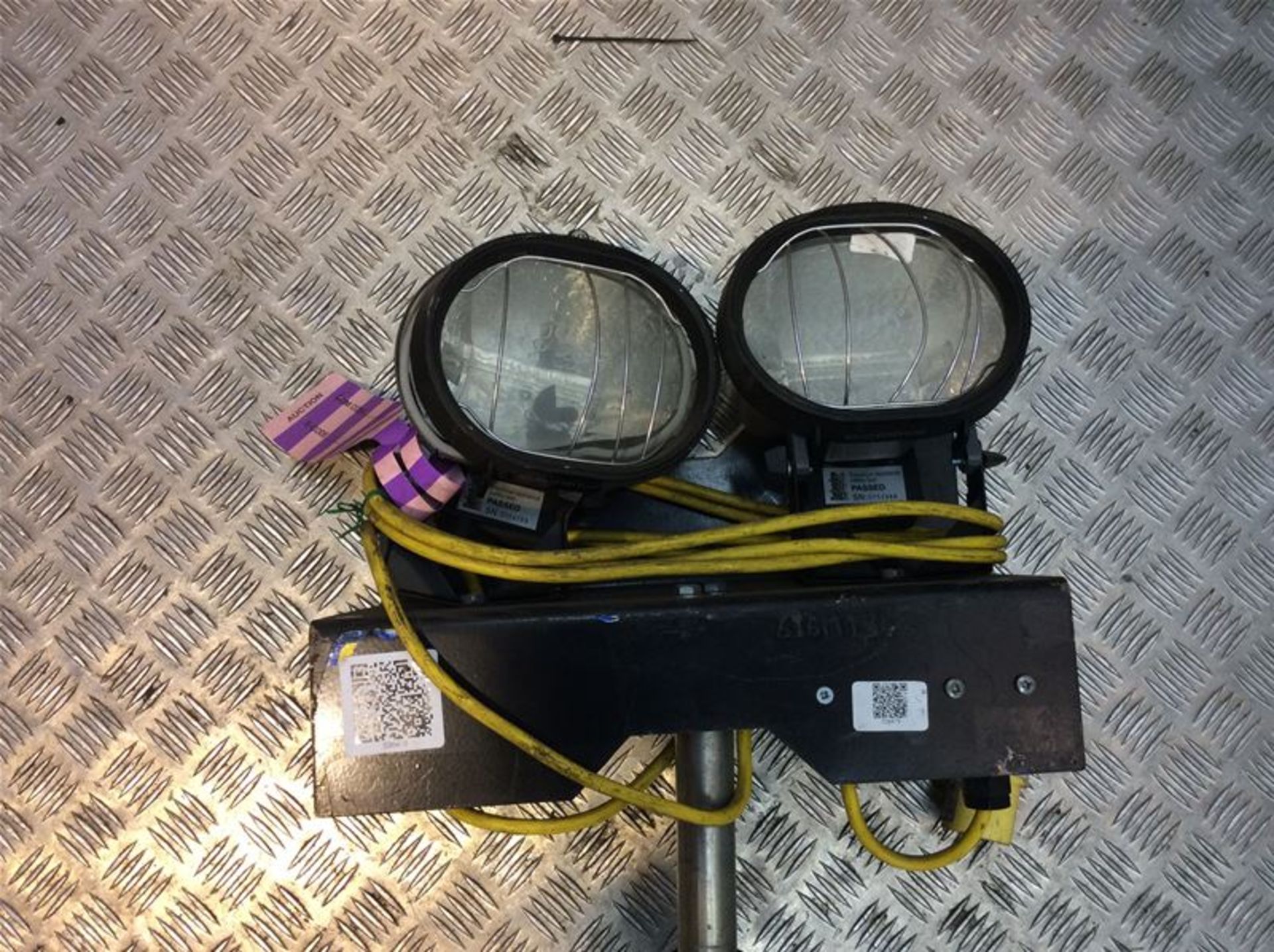 TWIN 500W FLOOD LIGHT - Image 2 of 2