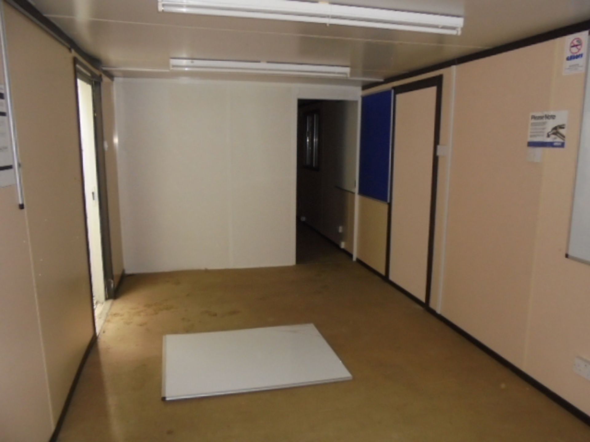 E58558 32ft x 10ft Anti Vandal Double Office - Image 5 of 8