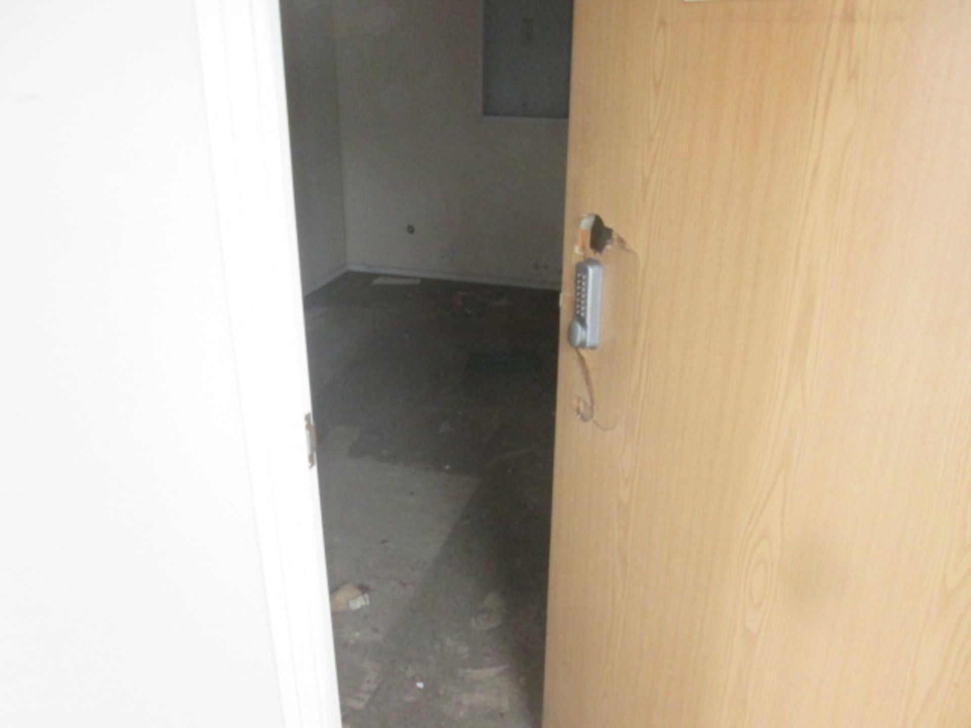 WSO1571 32ft x 10ft Anti Vandal Double Office - Image 3 of 8