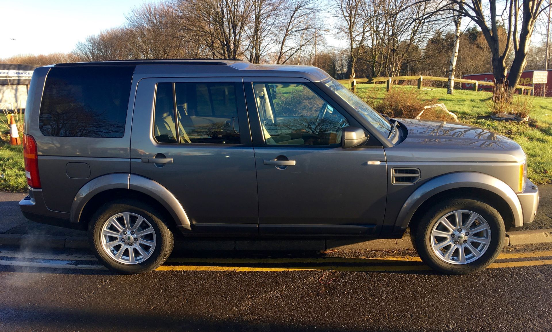 2010/59 LHD Land Rover Discovery 3.0TD HSE Automatic, 7 Seats, 12,000kms - Image 2 of 8