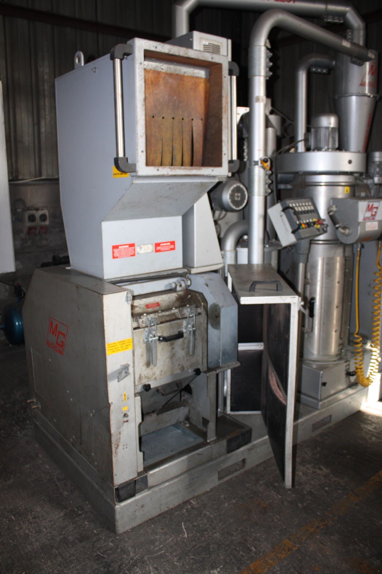 MG Recycling Compact 220T Cable Granulator. In full working condition with spare blades and variou - Image 2 of 15
