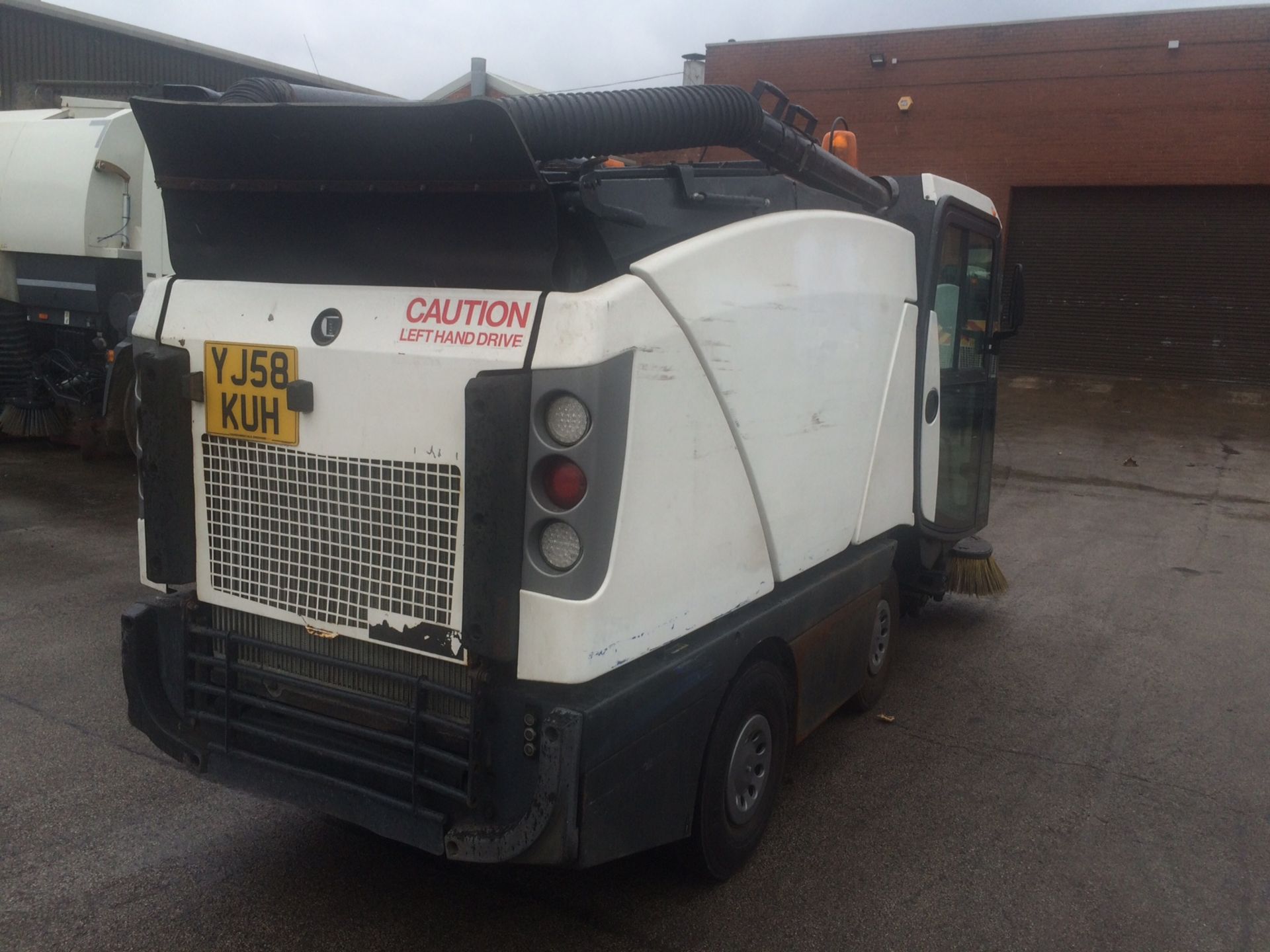 JOHNSTON COMPACT ROAD SWEEPER - Model: CX200 - Date in Service: Sep 2008 - Reg: YJ58 KUH - Hours: 49 - Image 2 of 2