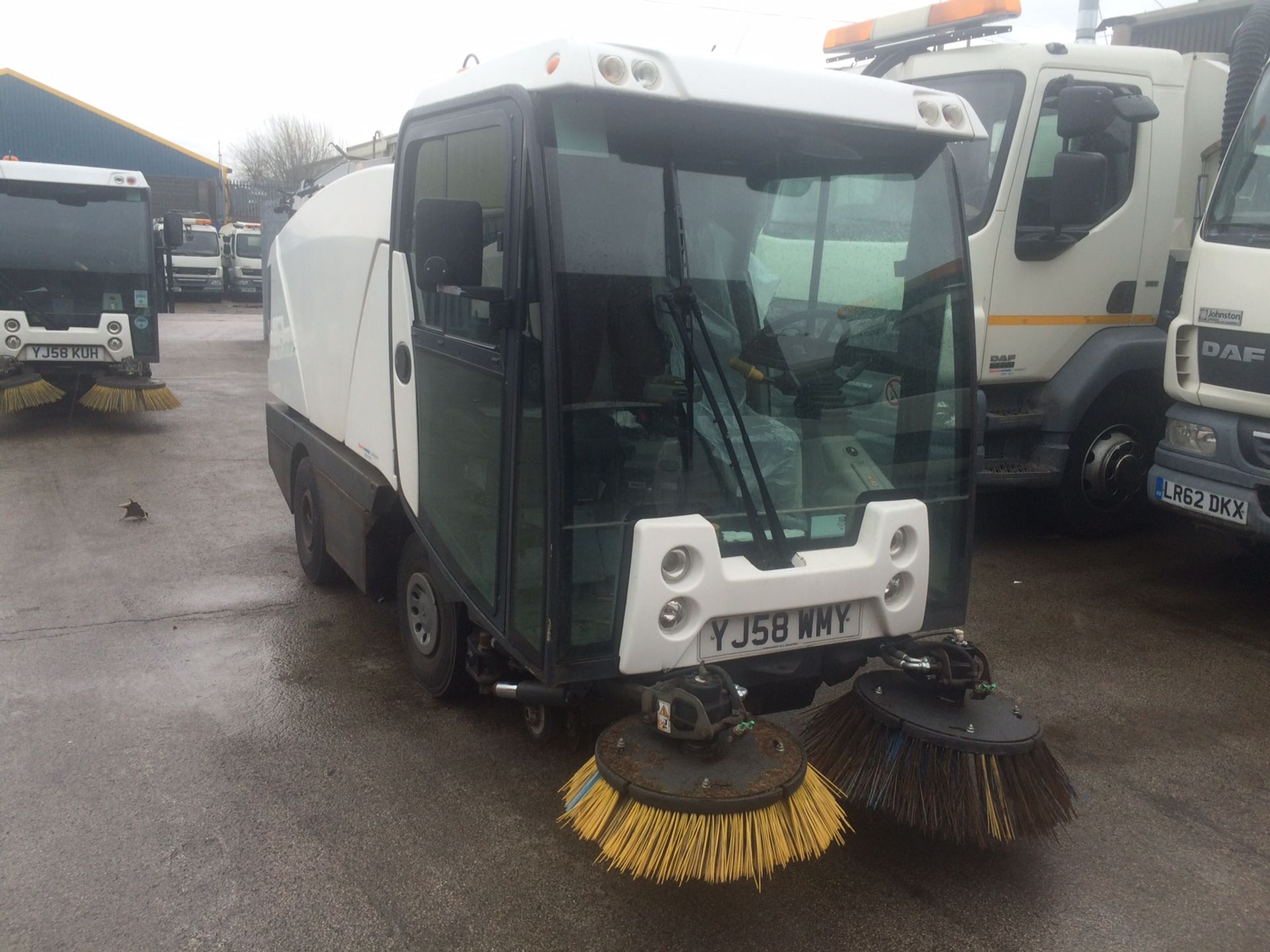 JOHNSTON COMPACT ROAD SWEEPER - Model CX200 - Date in Service: Dec 2008 - Reg YJ58 WMY - Hours 10864