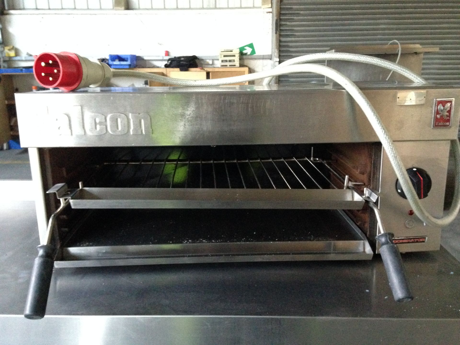 FALCON DOMINATOR PLUS E3525 SALAMANDER GRILL: Power Supply of 3.85kW: 16 amp & 3-phase -Stainless St