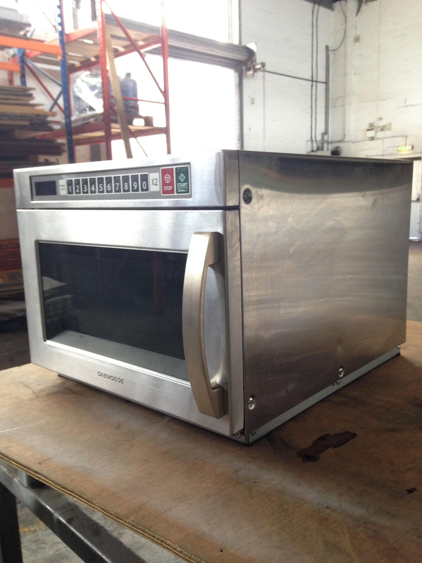 DAEWOO KOM9F50 COMMERCIAL MICROWAVE: 13 amp supply: Stainless Steel Cavity with 27 litre capacity an