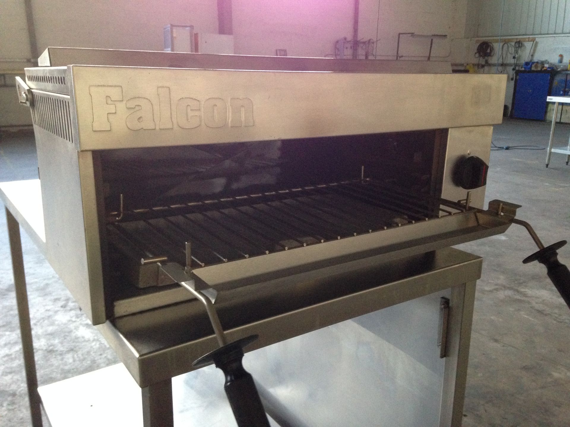 FALCON DOMINATOR G2532 SALAMANDER GRILL: Power Rating of 7.3kW - Stainless Steel Exterior with Five
