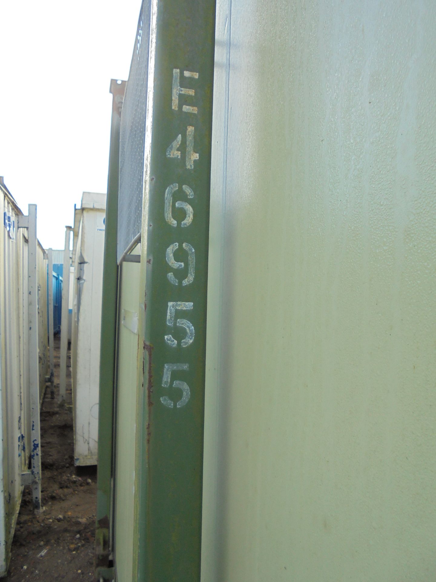 E46955 14ft x 9ft Steel Clad Jack Leg 2+1 Toilet - Image 4 of 9