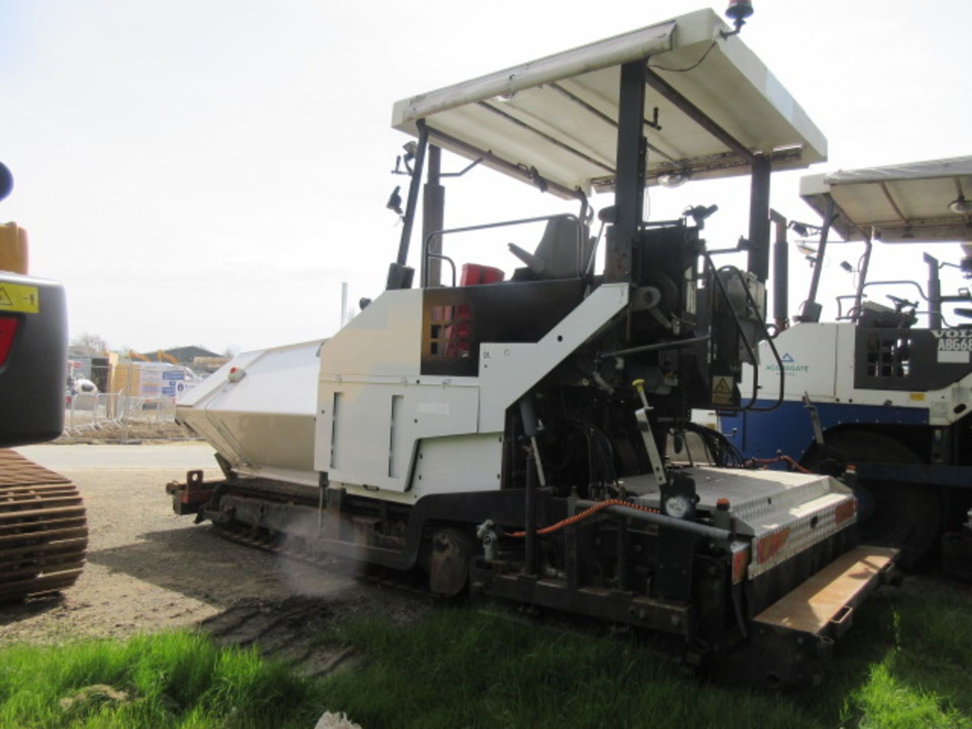 Ingersoll Rand Titan ABG 7820 Tracked Asphalt Paver. 170Kw Eng power, hours run 8618. - Image 5 of 24